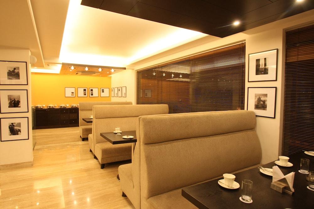 Emblem Hotel New Friends Colony, Neu-Delhi Exterior foto