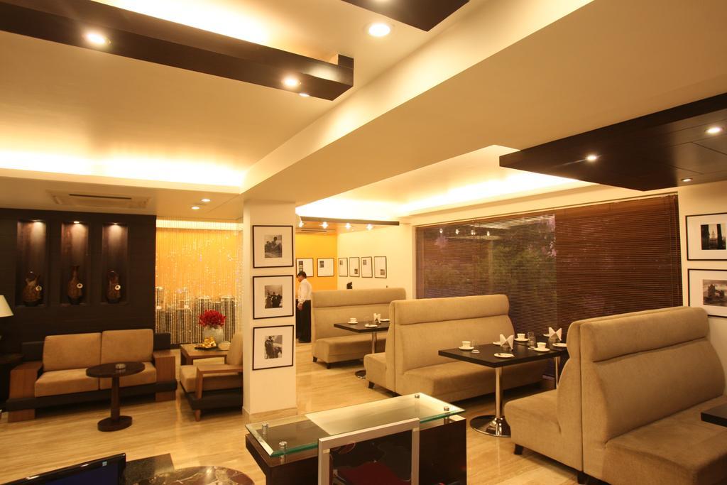 Emblem Hotel New Friends Colony, Neu-Delhi Exterior foto