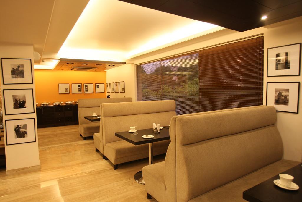 Emblem Hotel New Friends Colony, Neu-Delhi Exterior foto