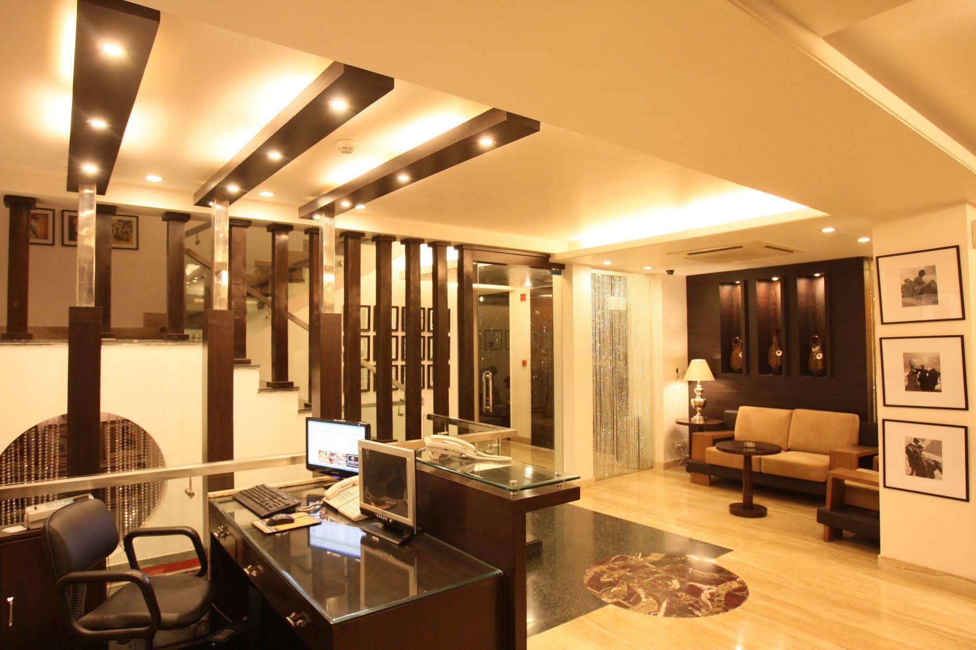 Emblem Hotel New Friends Colony, Neu-Delhi Exterior foto