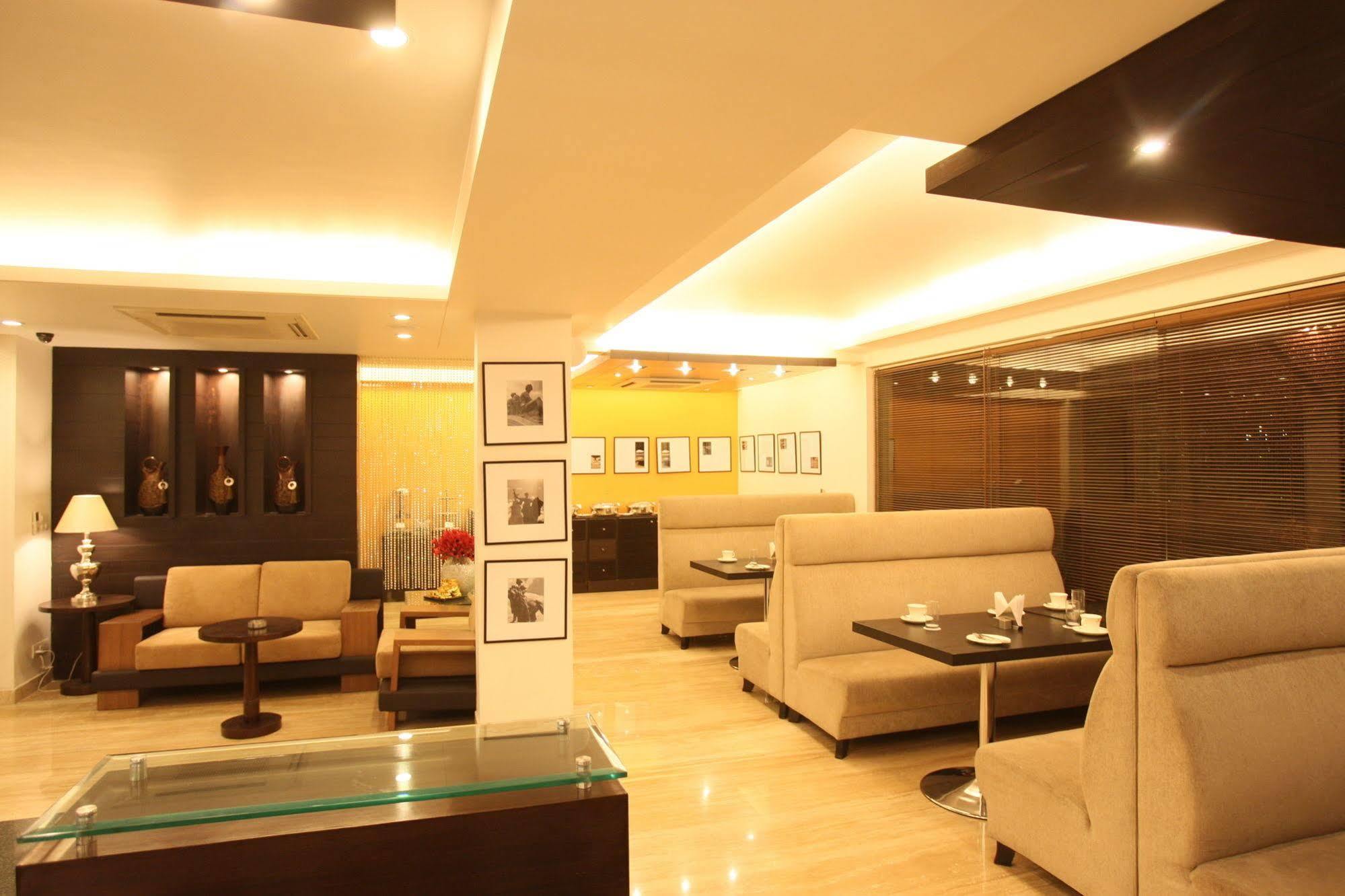 Emblem Hotel New Friends Colony, Neu-Delhi Exterior foto