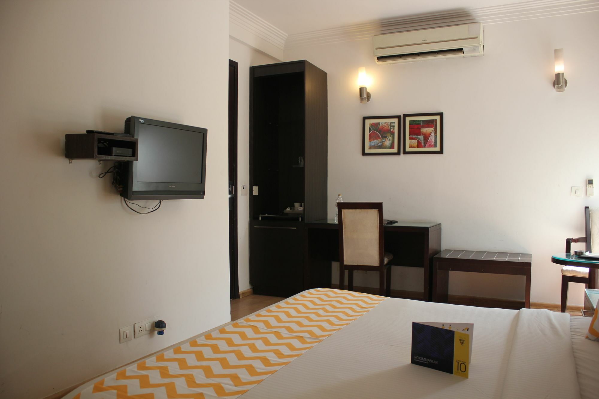 Emblem Hotel New Friends Colony, Neu-Delhi Exterior foto